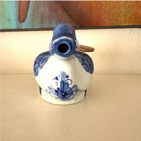 Vintage blue and white porcelain duck teapot - Picture 3 of 12